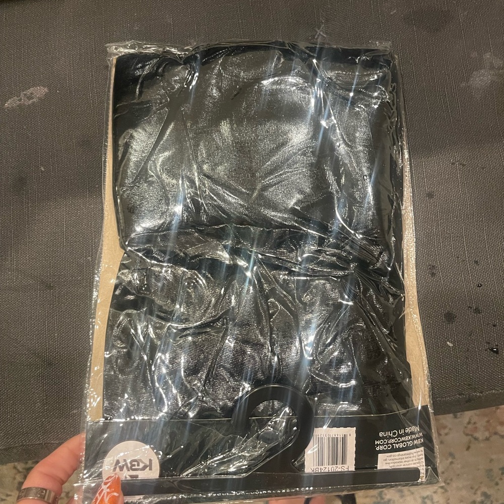 Black Alien Cape - Picture 2 of 4
